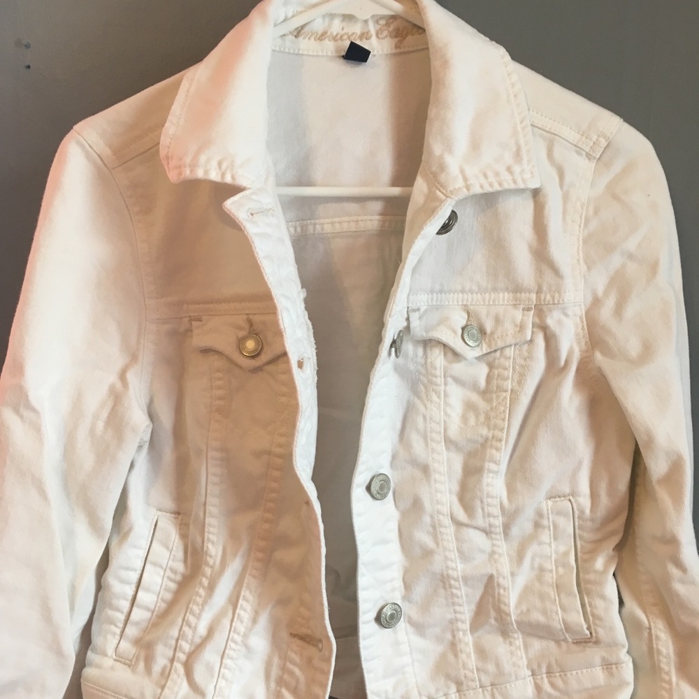 White American Eagle jean jacket! Barely worn